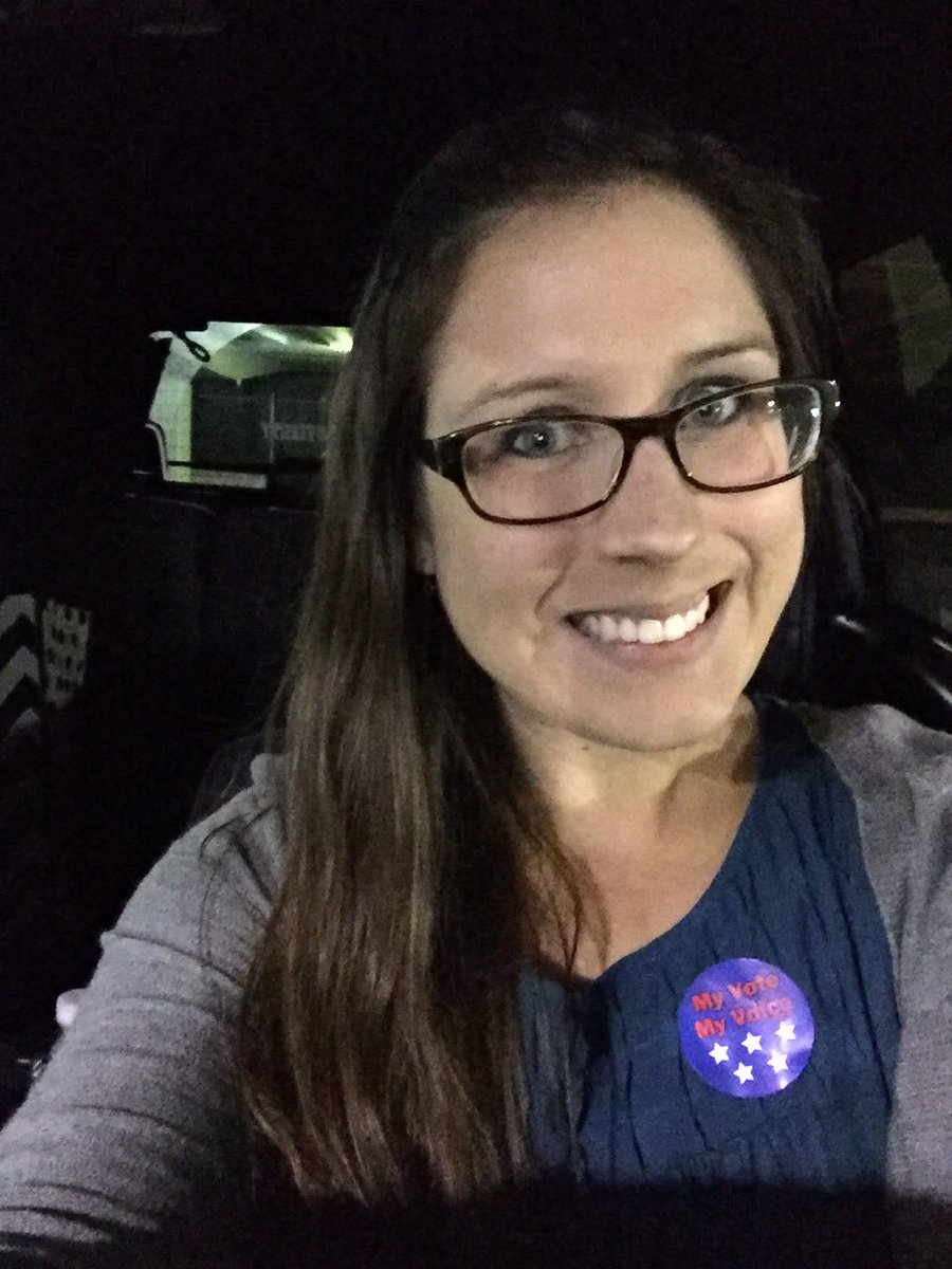 Amanda_Kruse's tweet image. Obligatory #ElectionDay selfie. Gr8 to see a line at my polling location this morning 🌇👍🏼 #INvotes #MyVoteMyVoice #America #Vote #Indy