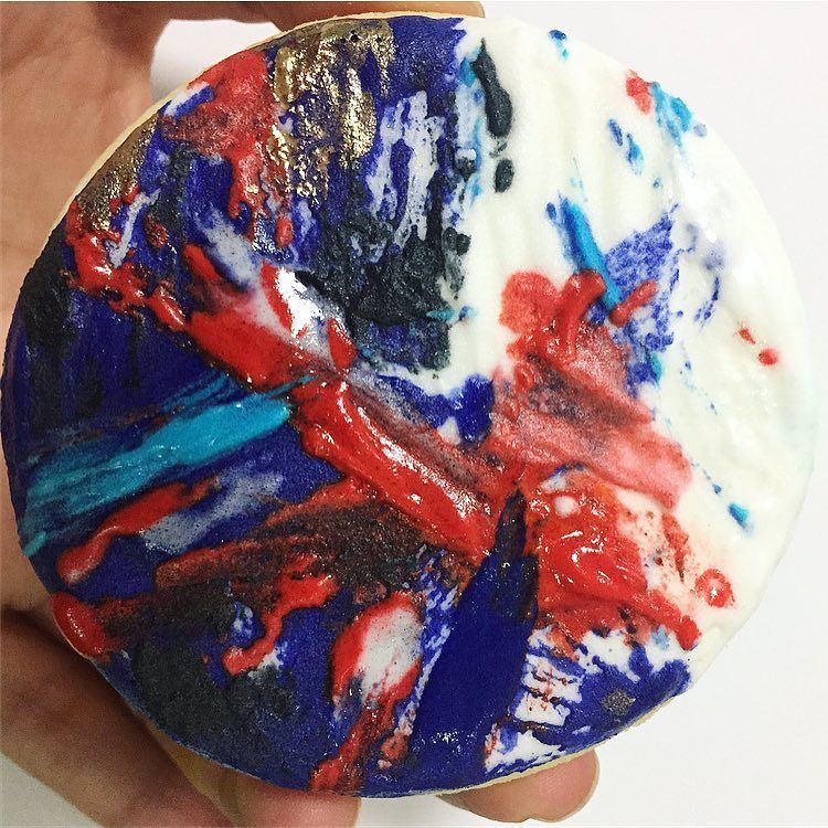 CynfullySweets's tweet photo. I'm addicted, and I ran out of cookies to π¨ππ #bakerproblems #shebakes #abstractart #sugarcookies #cynfullysweets https://t.co/xHOJWpIqvQ