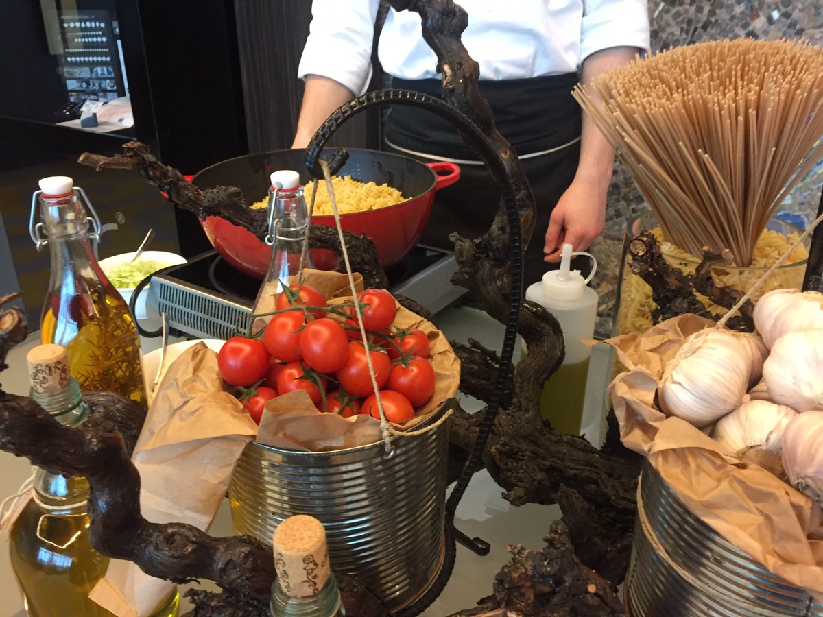 zilevasic1's tweet image. Jedan lep srpski ručak na evropski način @CrownePlazaBG za kolege iz VIP Commercial Europe @IHG #goodwork #excellentlunch #eatserbianwell
