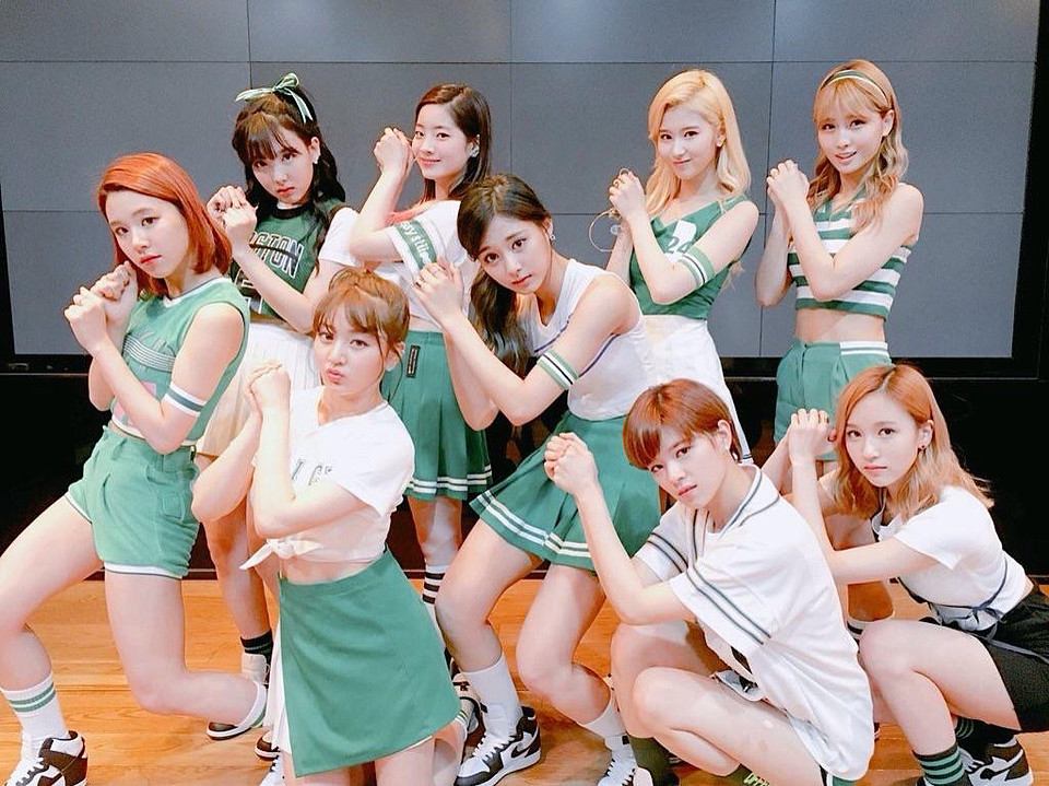hitonchinokasa's tweet photo. どっちが好き？
Twice→RT
BLACK PINK→いいね https://t.co/WCBA76cPWW