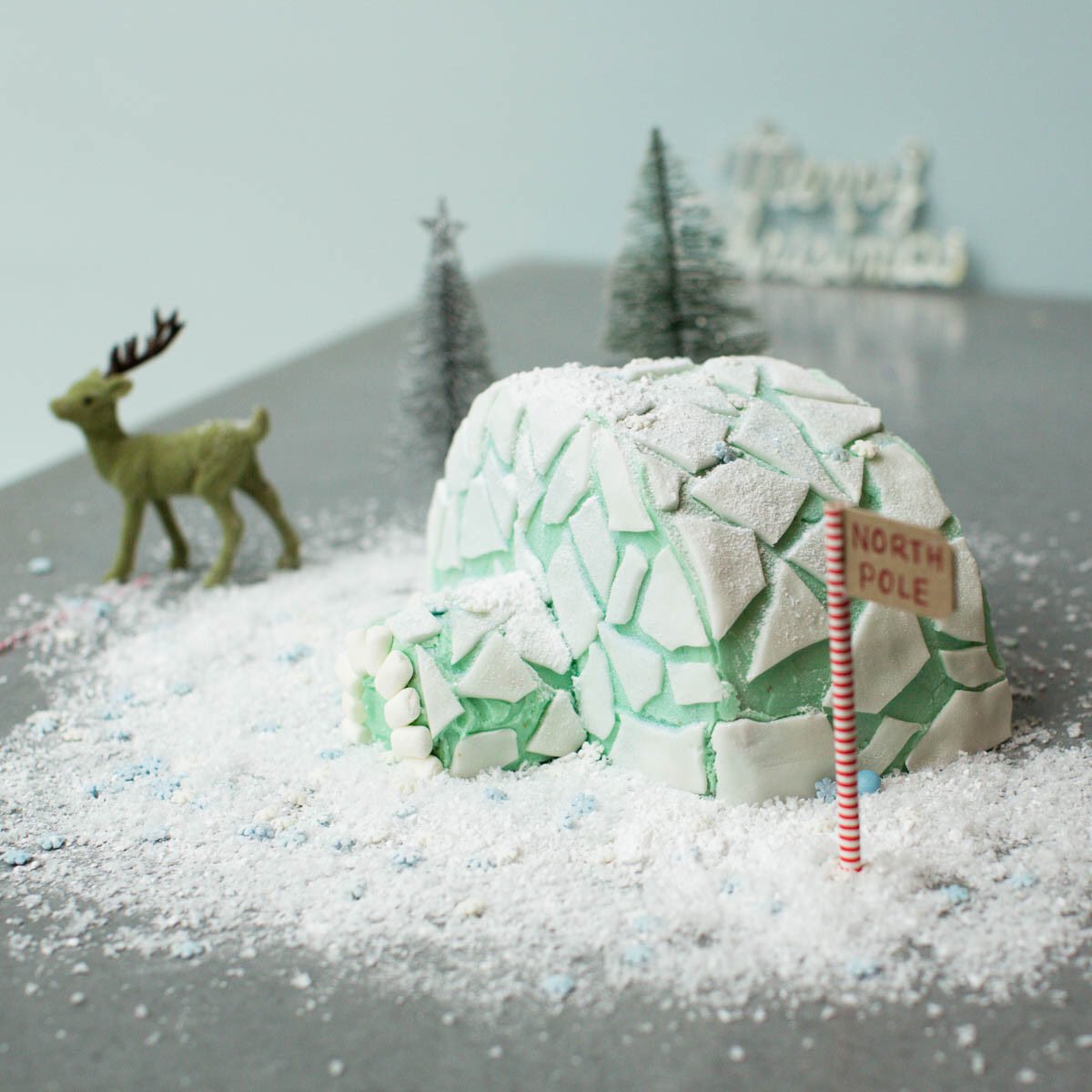 CraftandCrumb's tweet photo. Our #Tuesdaytreat on a cold and frosty morning. An #igloo #cakekit ready for delivery from 17th November. #mumboss #cake #workthatworks https://t.co/ZmGk34qgzf