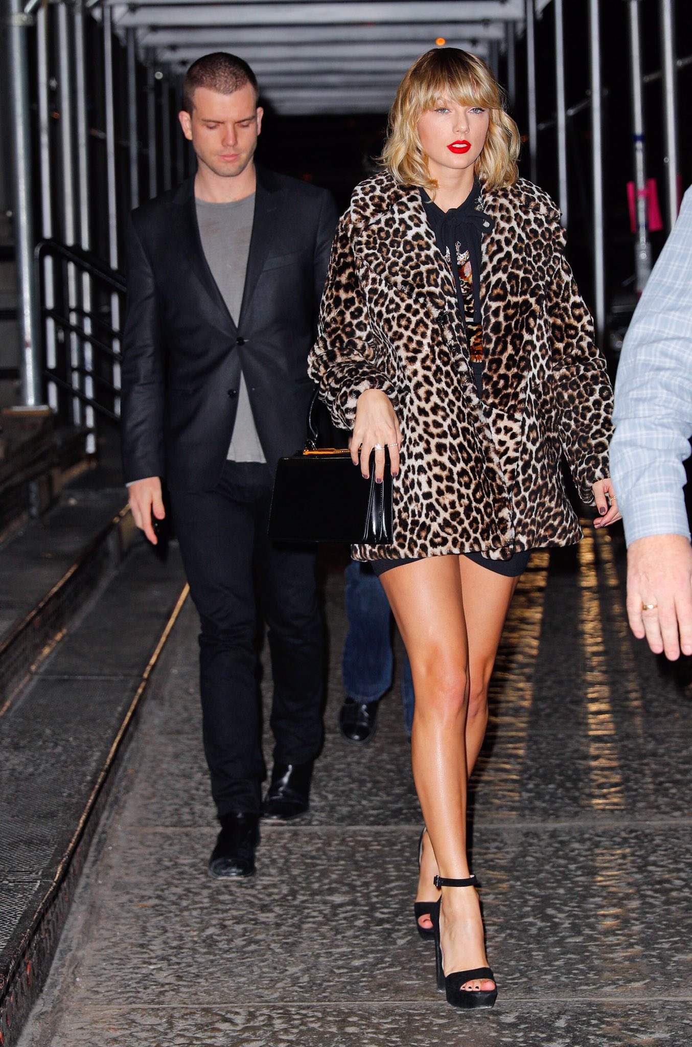 Taylor-Swift-GOTSNYC-The-Reformation-Gucci-Dolce-Gabbana-Tom