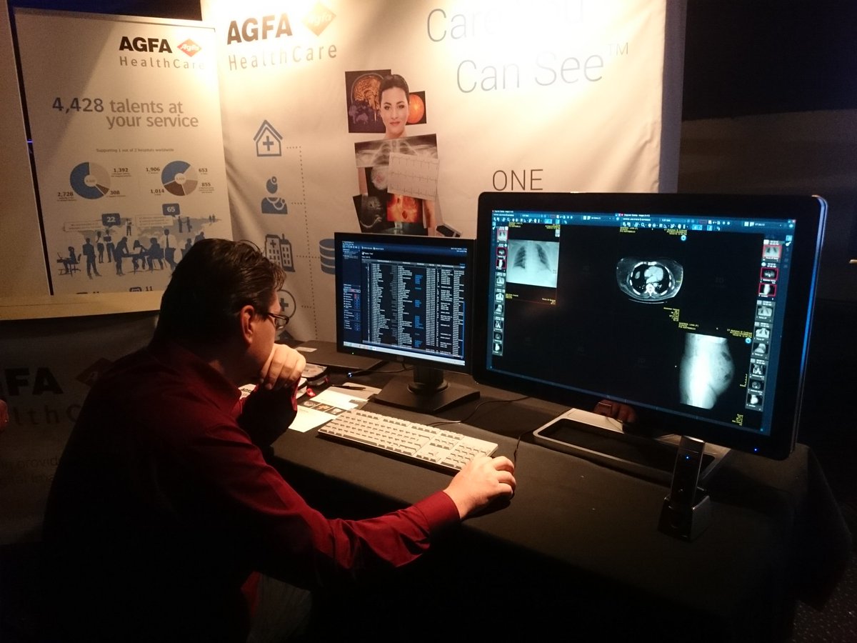 ppalaga's tweet image. Had a chat with a happy customer  @AgfaHealthCare of @JBoss #EAP at #Devoxx2016