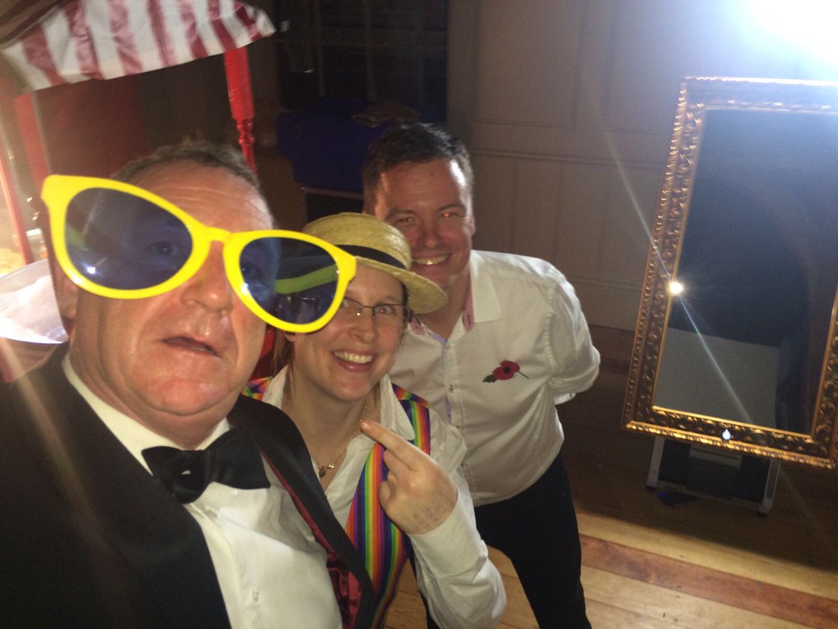 fun4eventsuk's tweet photo. Our fun4events team with @BillyBeefeater on Saturday night. #magicmirror #funfairstalls https://t.co/Y16qcL3BNG