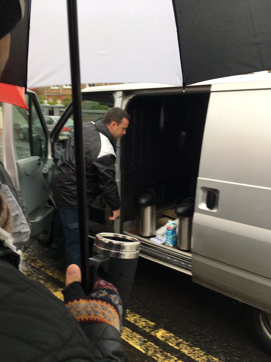 Prison staff giving out teas and coffees to #astistrike in limerick <a href="/rte/">RTÉ</a> #soundlads #washout
