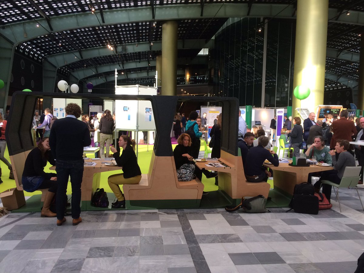 Room2Learn's tweet image. Goede gesprekken over de leeromgeving van de toekomst op @De_OWD in de HUBB van @Gispen en @mecanoo_