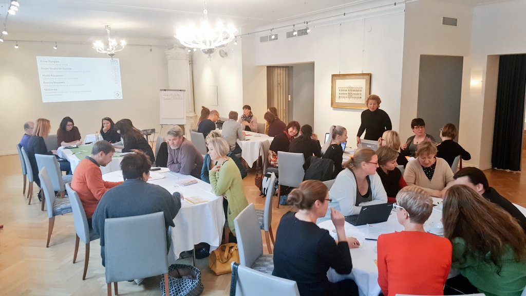 opshautomot's tweet photo. #lops2015 ja arvioinnin henki. Käsittelyssä mm. itse- ja vertaisarviointi, Skilzzup, arviointikeskustelut ja verkko-oppimisen arviointi. https://t.co/9OrbOU4JL0