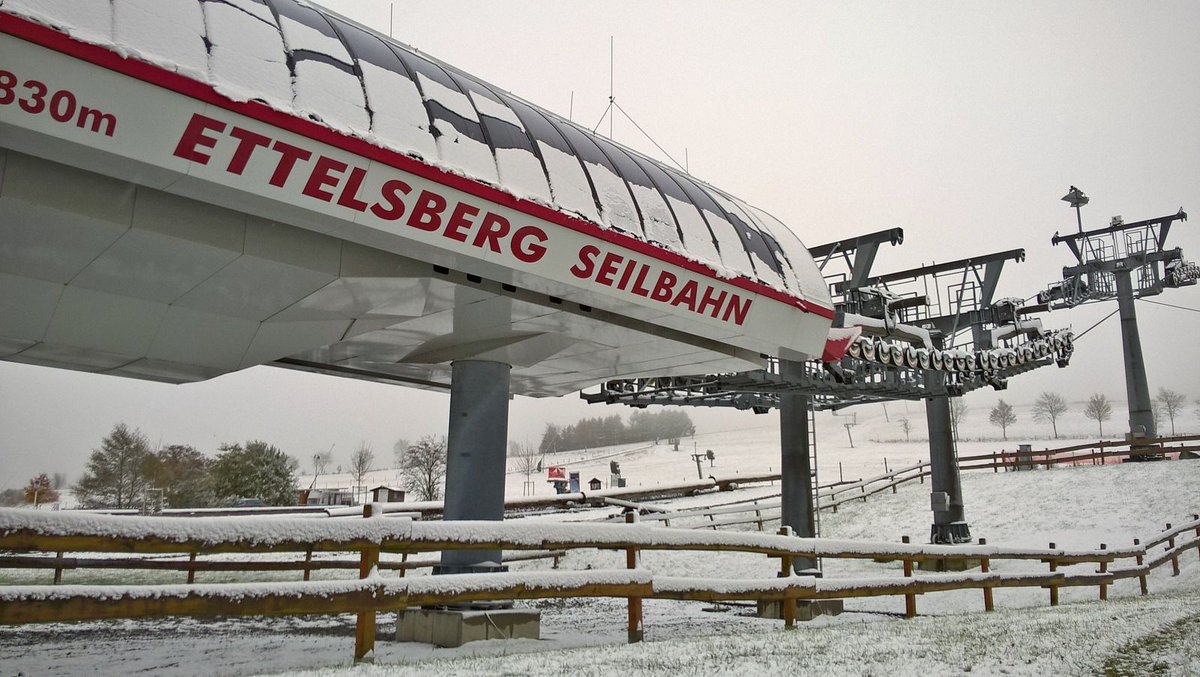 winterarena's tweet image. 10 cm Schnee meldete der Kahle Asten heute morgen. Auch die Kollegen in #Willingen freuen sich über einige cm #wintersportarena #sauerland