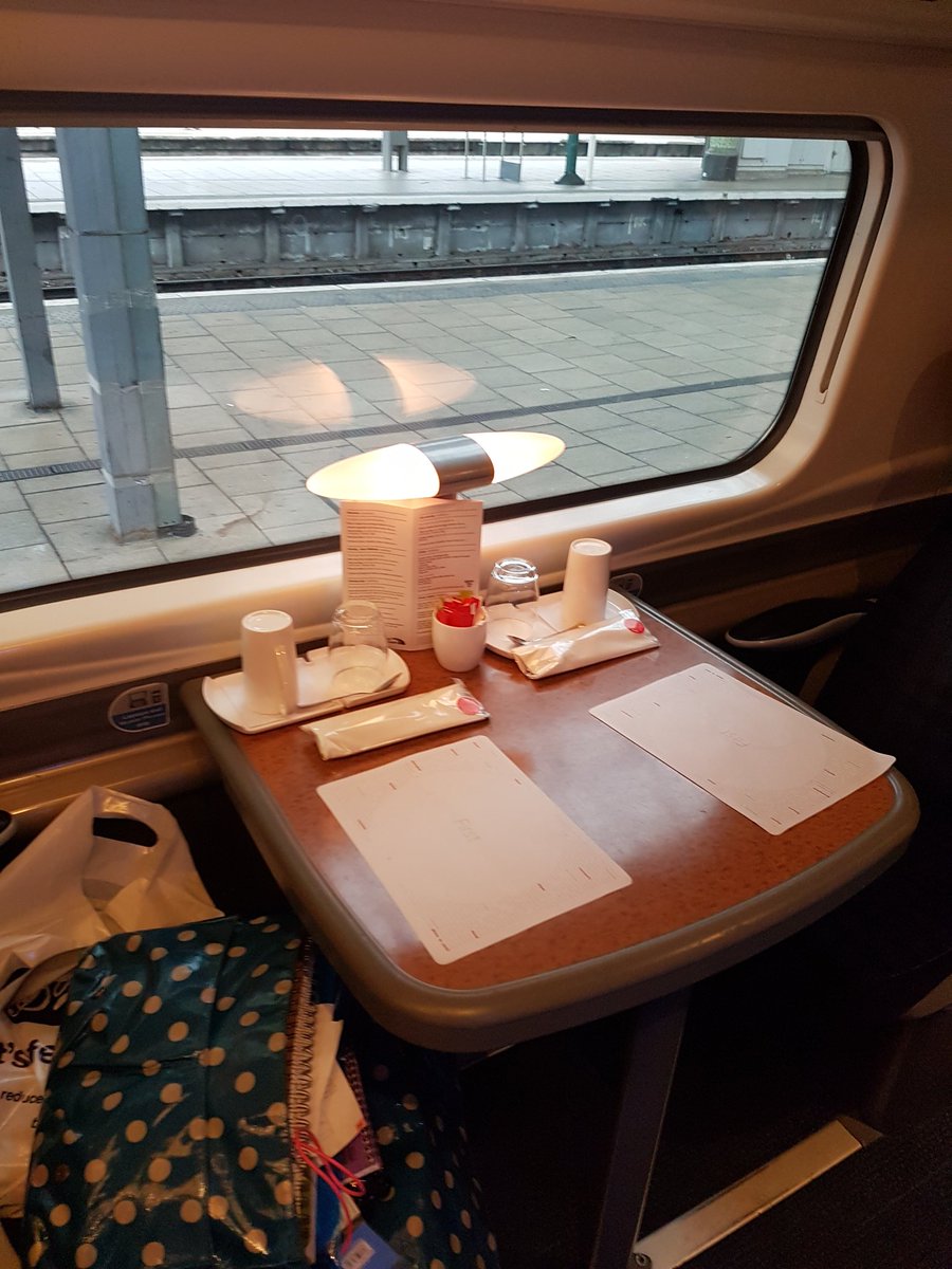 babygasmonkey's tweet photo. First class is a bit swish! #doesntgetoutmuch #operationFRCA https://t.co/TodGDB1pL3