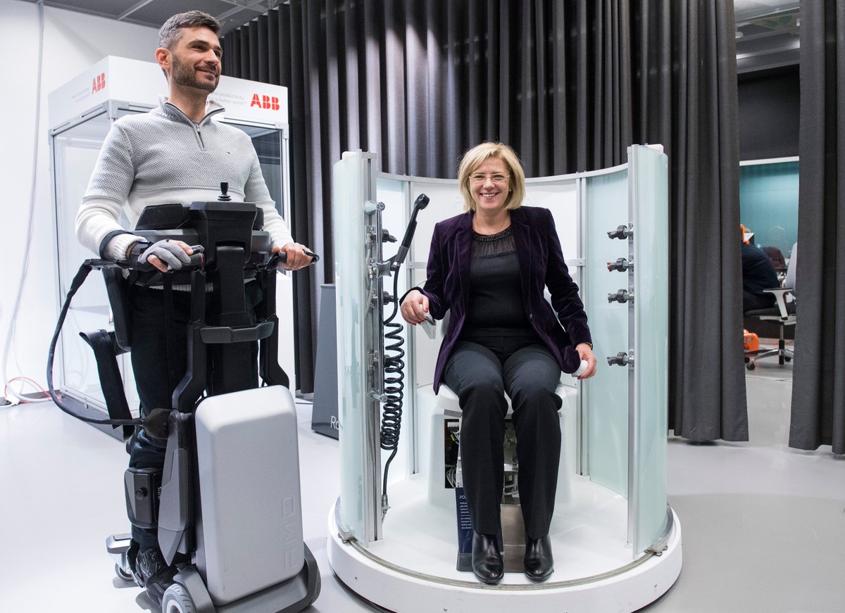 CorinaCretuEU's tweet photo. Visiting @Robotdalen, an excellent example of how the #CohesionPolicy is supporting advanced innovation in Sweden. https://t.co/sjeA1vgCwj