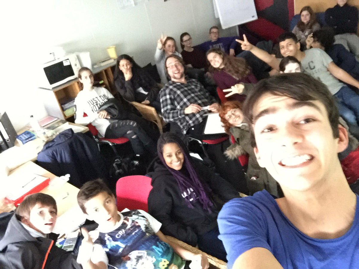 Heute Live aus der SV! Wir haben heut Besuch aus der #ziehenschule. Hoffen auf gute Zusammenarbeit. Kommt Di. in B1.5 und informiert euch.