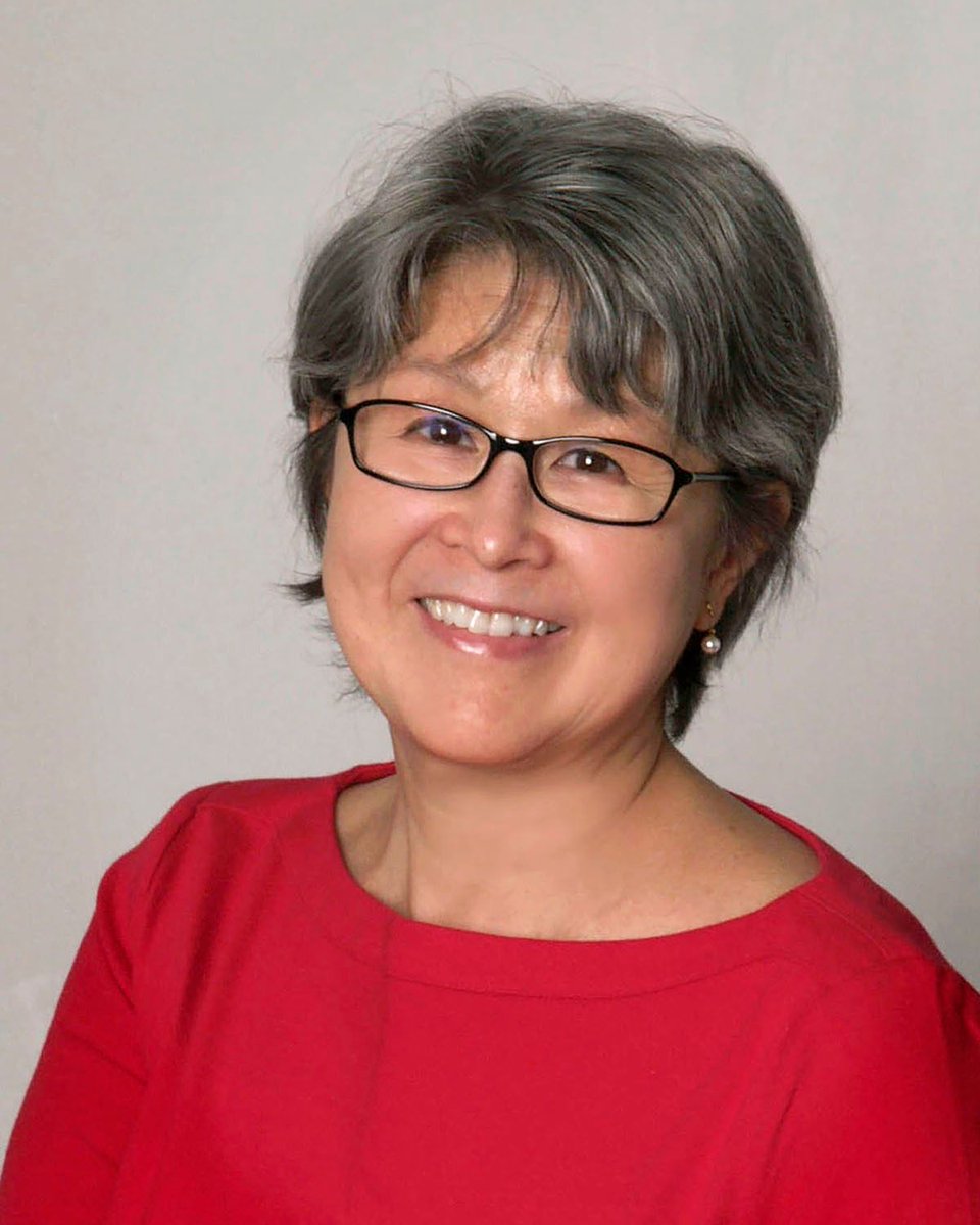 For fostering the appreciation of Japanese culture through literature @LynneKutsukake wins this year Canada-Japan Literary Award #CCPrizes