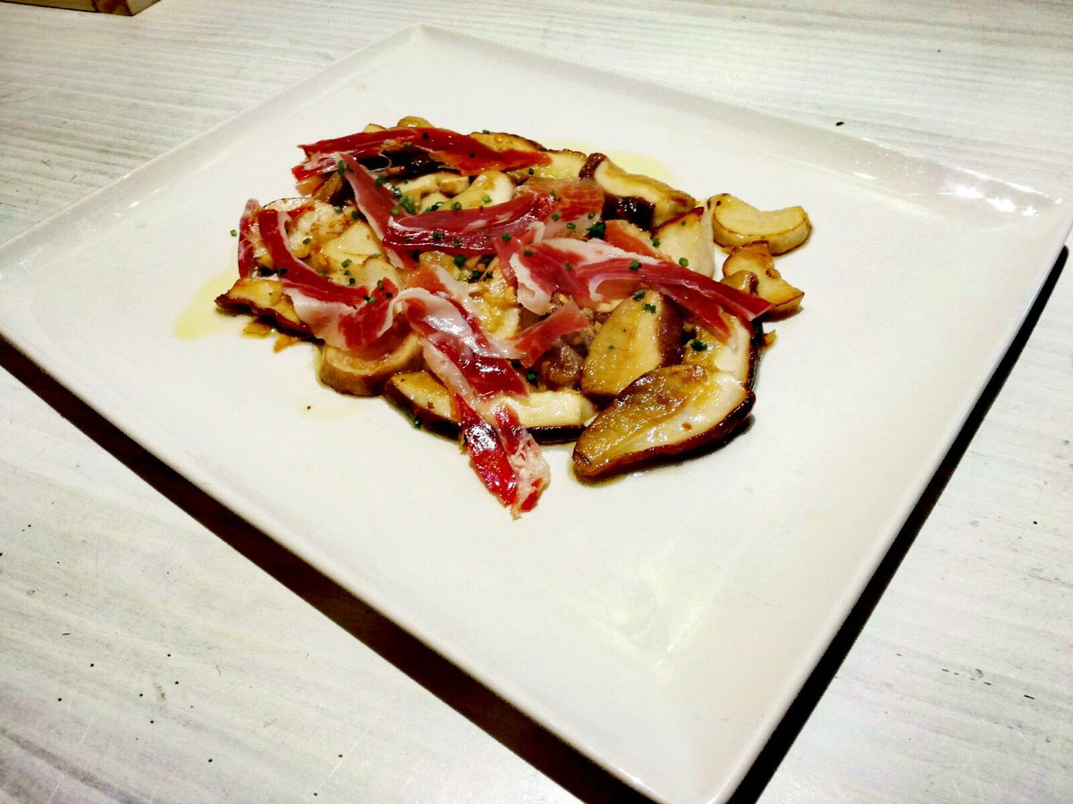 rocalabar's tweet photo. Así de rico y así de sencillo #Boletus a la plancha con #Jamón 🍄🐷🍴🍷 #jornadasgastronómicasdelassetas #setas #foodies https://t.co/pxXAVIMAZT