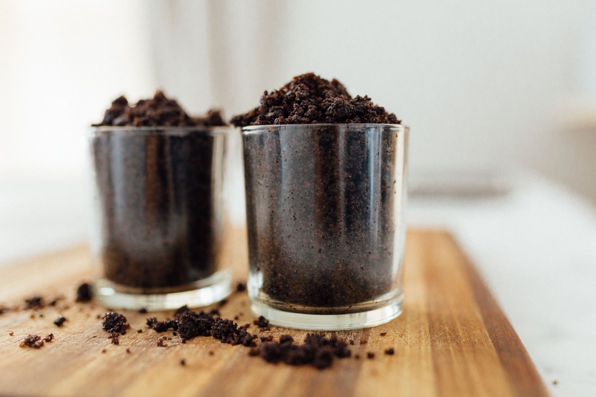 gracecharlottee's tweet photo. NOW ON THE BLOG: My own coffee, coconut oil, sugar scrub recipe. Head over and see how easy it is to make ---> https://t.co/MIqecOqoUO https://t.co/9oxJpF6HyE