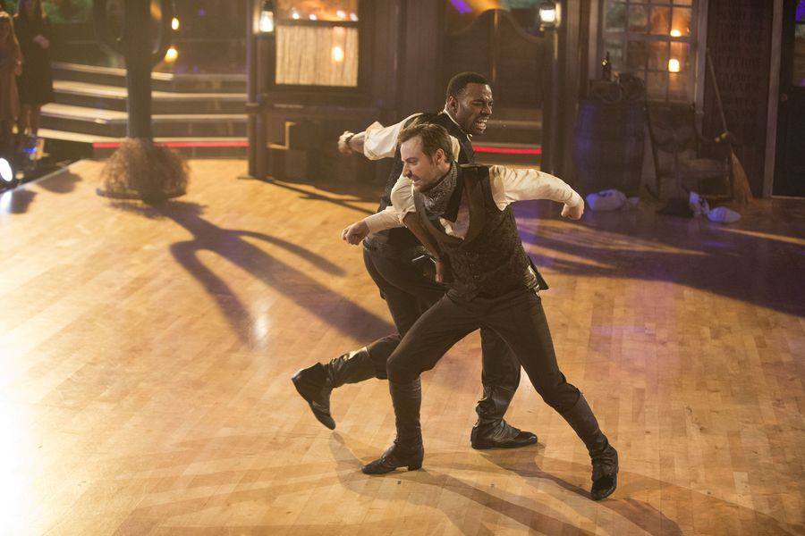 Steph_11and78's tweet photo. This dance๐ฏ๐ฅ My favorite of the night! @Hinchtown/@calvinjohnsonjr were the perfect pairing! #DanceAndBromance #TeamLastMenStanding #DWTS https://t.co/JQ7So3AqOZ