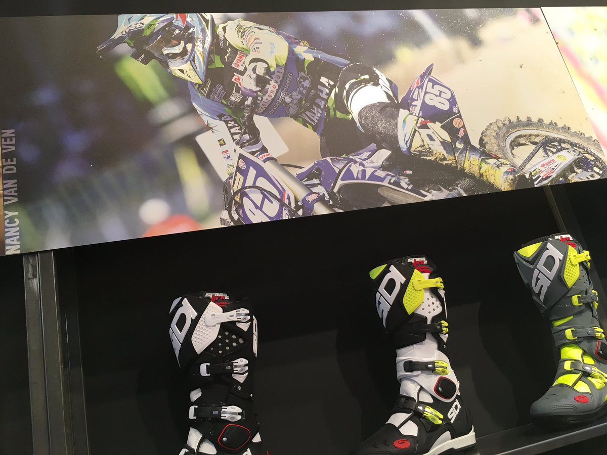 Day1 <a href="/official_eicma/">EICMA</a> #girlpower <a href="/NancyvandeVen/">Nancy van de Ven</a> <a href="/SidiSport/">Sidi Sport</a> #Crossfire3SRS 🙆🏼👊🏻✊🏻💨