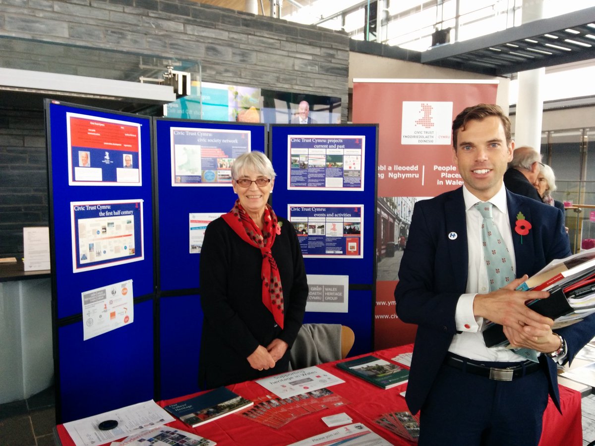 Fantastic to see so many Assembly Members at the #Walesheritagegroup exhibition in the Senedd today. Thanks @KenSkatesAM