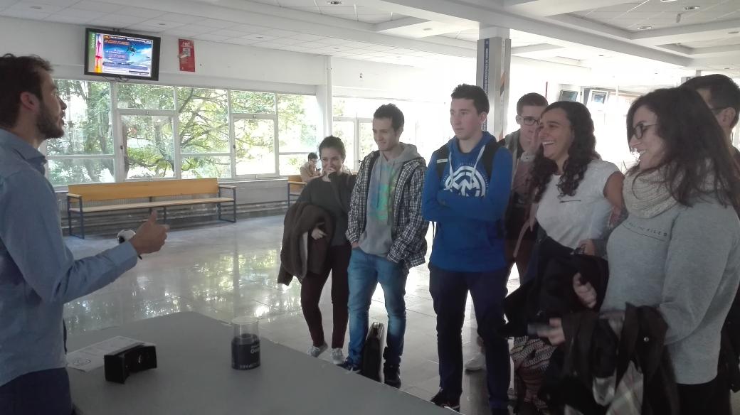 TelecoEMPRENDE's tweet photo. Hoy hemos presentado #ETSIT360 en el hall de la Escuela. ¡Apúntate ya a la MasterClass! https://t.co/ftDEGOxnCa https://t.co/aVrov7uDoF