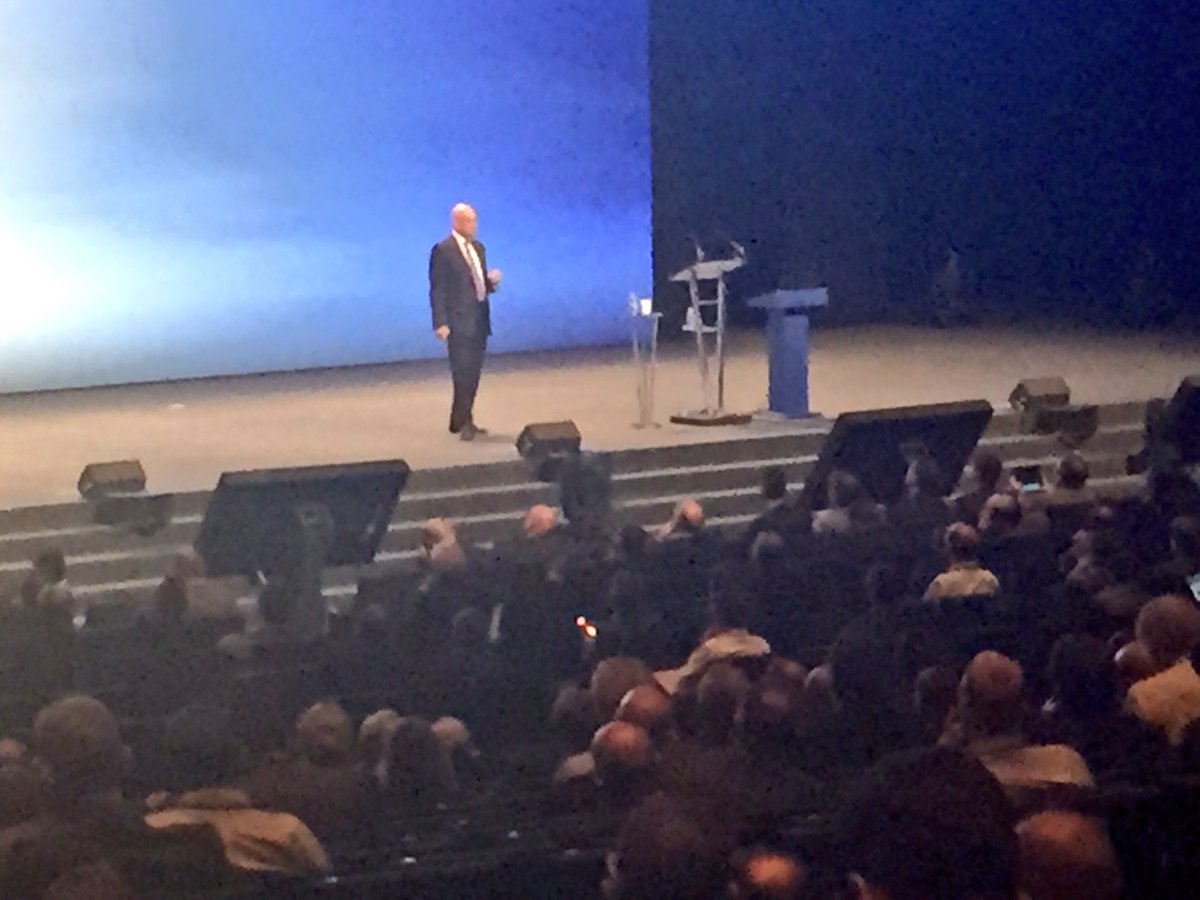 santiagosolanas's tweet photo. Milind Govikar #GartnerSYM by 2026 #cloud will be a virtually free #hypercomputer. Makes you realize how important #access is for society... https://t.co/Y0lzQMKOf2
