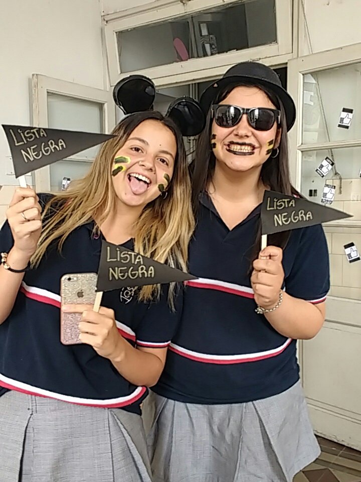 listanegracehg's tweet photo. @emiiporras y @agusmendi16 sumadas con la fiesta d la lista negra💋 https://t.co/4Ycyox9SgF