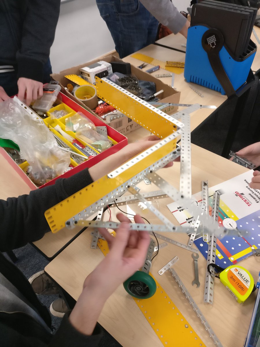 DesignAutoMecha's tweet image. Week 7:
We continued to focus on the design of the robot, concentrating on how the robot will look and operate once construction begins.