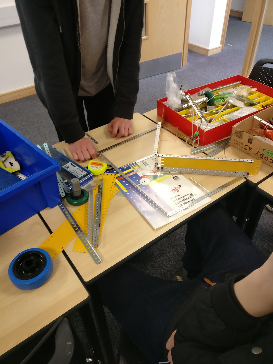 DesignAutoMecha's tweet image. Week 7:
We continued to focus on the design of the robot, concentrating on how the robot will look and operate once construction begins.