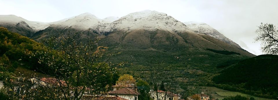 roscioloblog's tweet photo. La prima neve a #rosciolo
foto di @wonderfra83 
#abruzzo #viaggi #travel #italy #Italia #Turismo #Paesaggi #photography #photooftheday #love https://t.co/sBkXh9sdmA