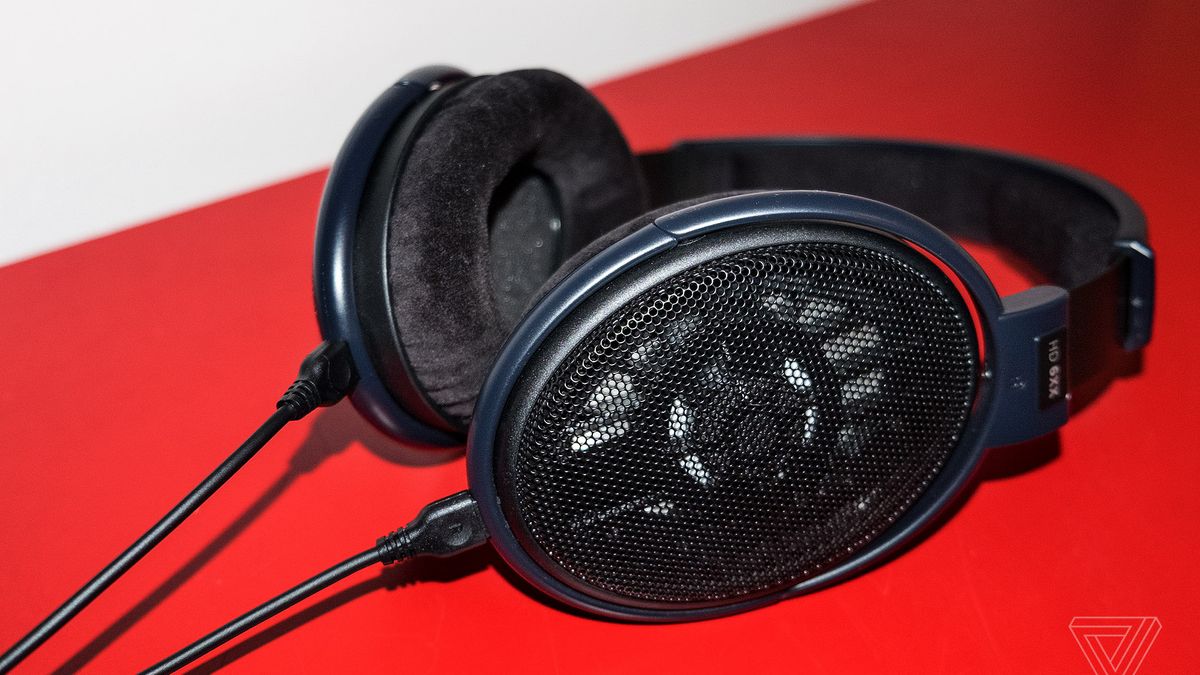 verge's tweet photo. Sennheiser’s classic HD 650 headphones are a ridiculous $200 right now https://t.co/tAyYdVhICL https://t.co/Gtmkv1EOlc