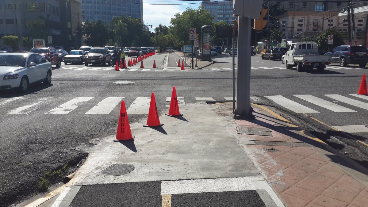 pesqueiradiego's tweet photo. @AMETRD interviene Ciclovía de la Av. Winston Churchill para evitar circulación vehículos y motocicletas. @MOPCRD también adptará medidas https://t.co/QYcEM0WRNZ