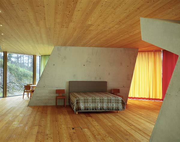 Maison de vacances pour terroristes de Thomas Schütte. ow.ly/MVPB305Yb5E