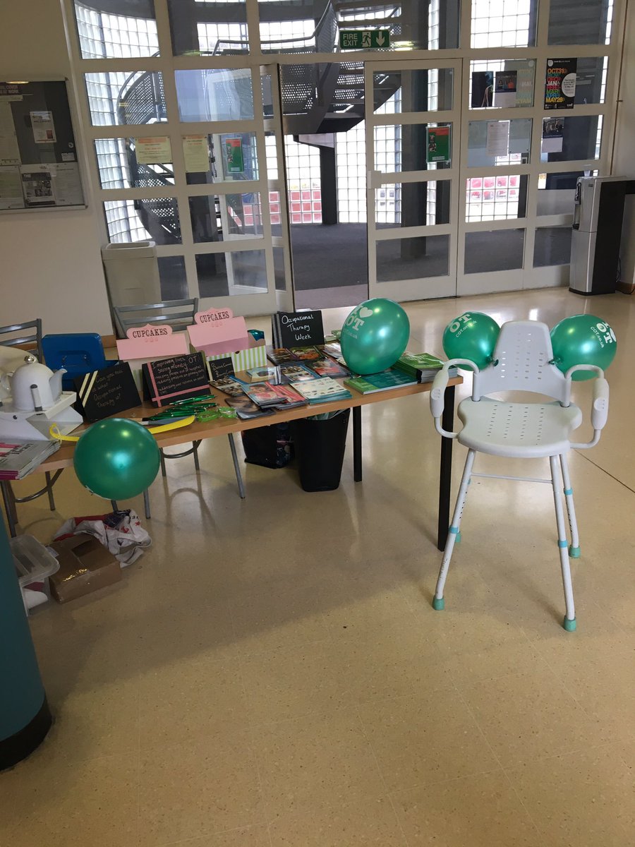 VikkiBarryOT's tweet photo. #otweek16 at @HuddersfieldUni @HUDUNIOTSOCIETY #Our great students promoting the fabulous work of Occupational Therapists @UoHHealthSocSci https://t.co/RyYLIbG6Ym