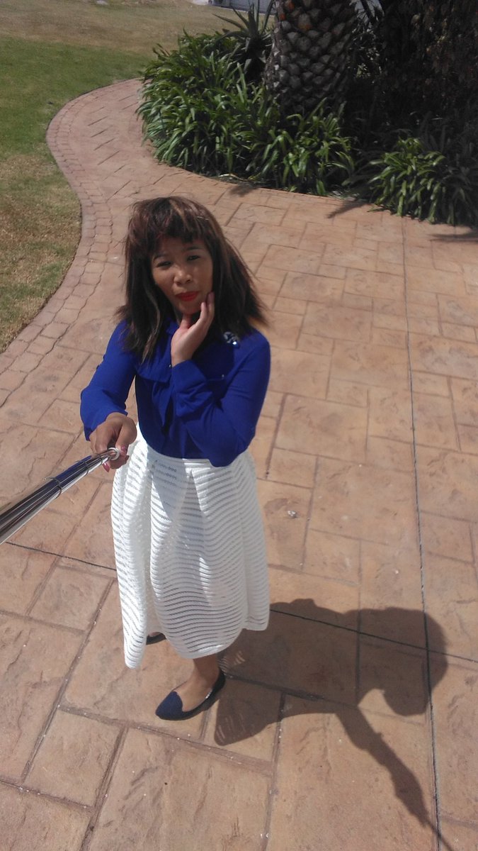 Arcilia_'s tweet photo. When u on a break and u realise #selfiStick in ur bag, but than wind blows like never before 😜😜 #WindyCape https://t.co/nKNBXCksxb