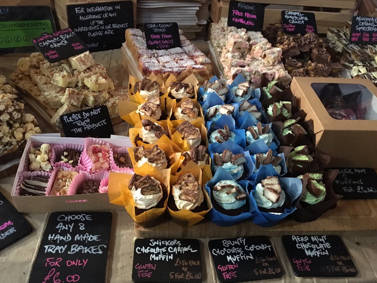 It's all twinkly and tasty <a href="/StGeorgesBEL/">St George's Market</a> #twilightbelfast - come on down !
