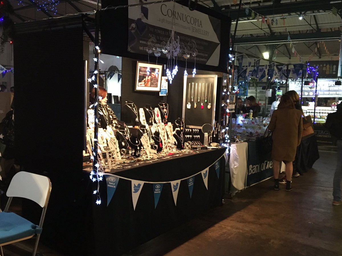 eventfulBelfast's tweet photo. It's all twinkly and tasty @StGeorgesBEL #twilightbelfast - come on down ! https://t.co/Uj2tAkz2g0