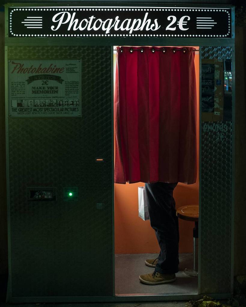 poolreverse's tweet image. Street scene #photomaton #streetlife_award #everybodystreet #streetphography #street #stre… ift.tt/2fQo1Lg