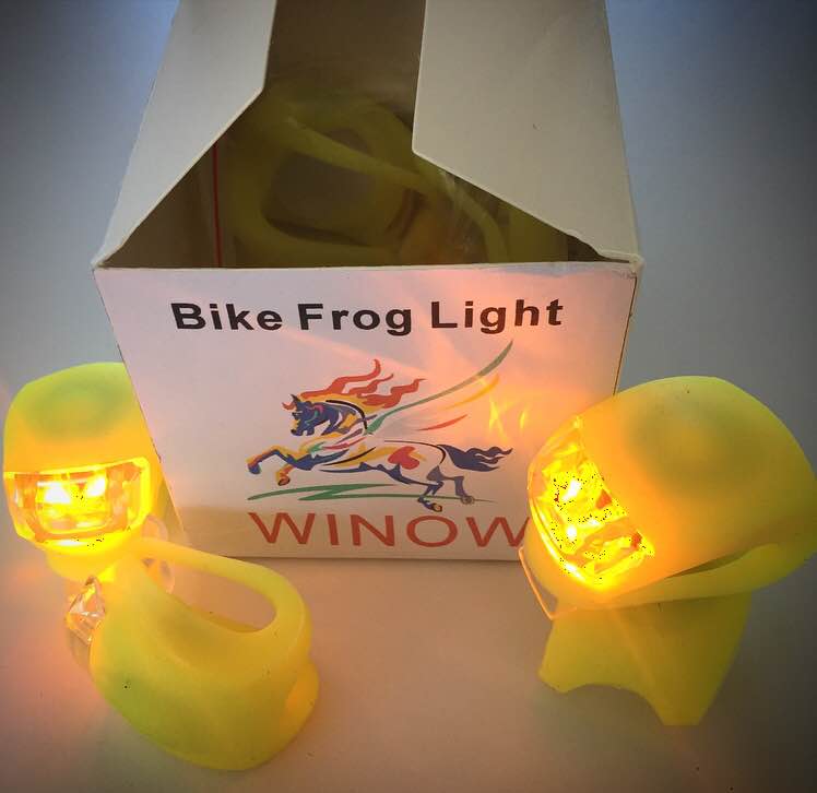 zipdrug's tweet image. Thank you @snacknation for these thoughtful #bikefroglights for our messengers #safetyfirst #snacknation