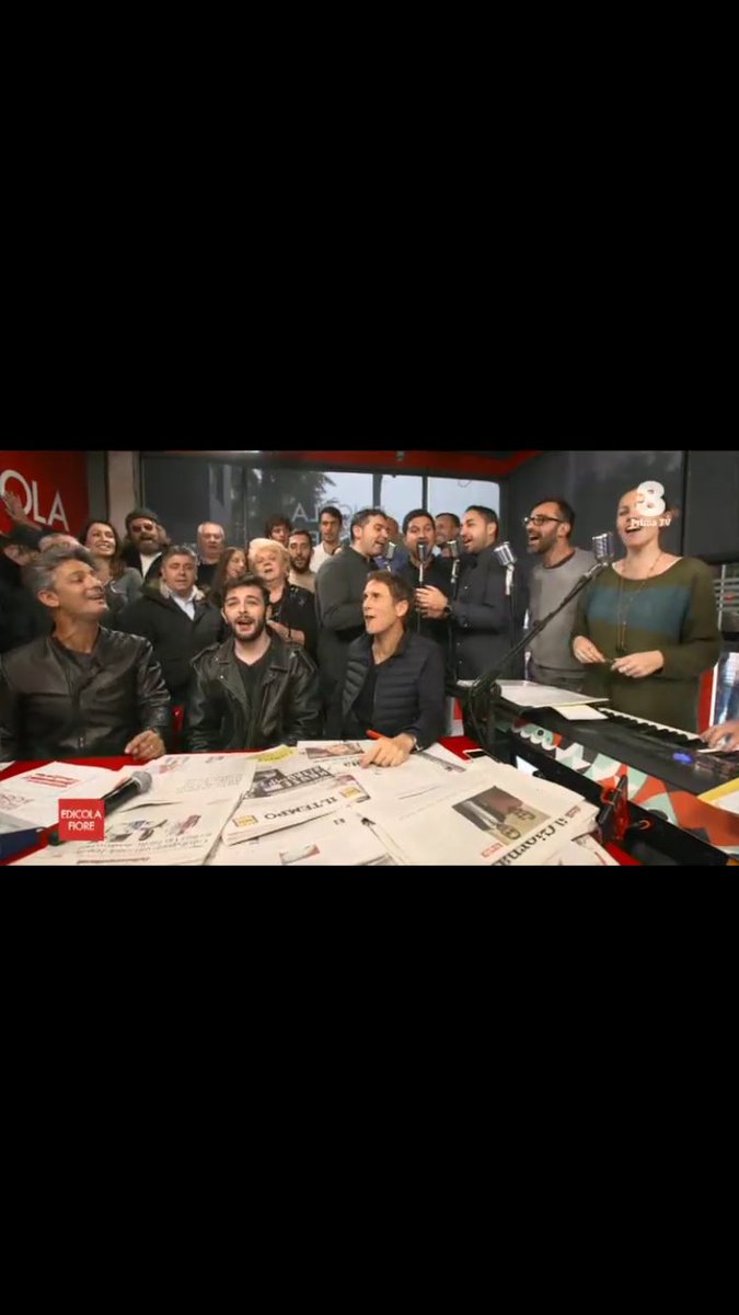 LauraConlange's tweet photo. @Fiorello @edicolafiore @TV8it @effervescenti Ricordando #franconisi con il gingle di "Radio Italia solo musica italiana" #EdicolaFiore https://t.co/yoVelz4Wh2