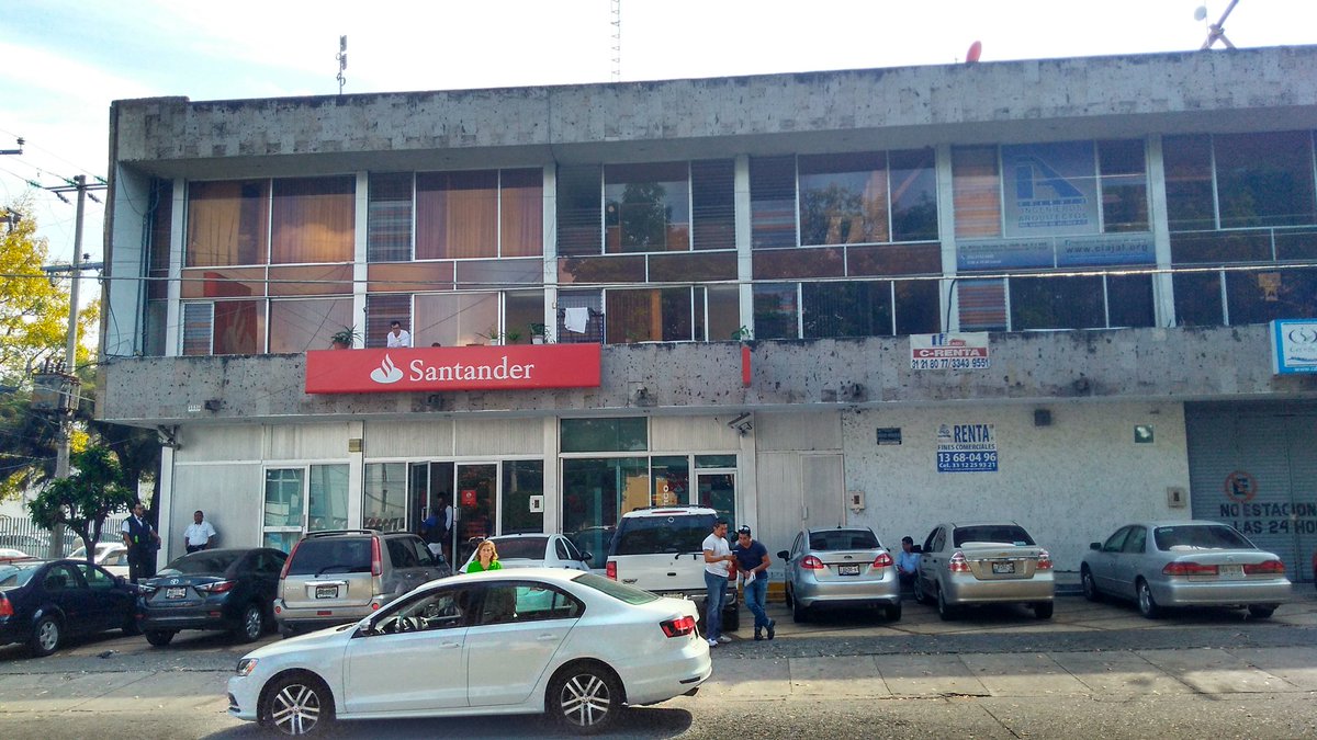PoderAG_Jal's tweet image. Aquí estamos afuera del banco, no vamos a dejar que ningún automovilistas se agandalle la banqueta. Unete a la protesta. Poco a poco Civismo