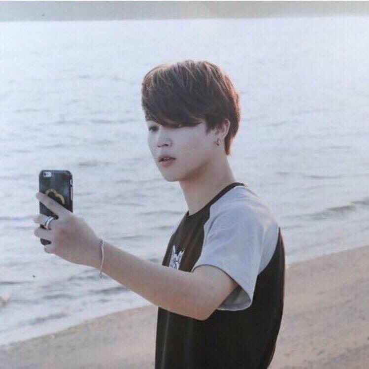 Bts_forever_7_'s tweet photo. 지만아 . 
지금 슬퍼요? 나는 안 슬퍼요. 
나는 지금 인생이 즐거워요.
그것은 지만이 사는 의미를 가르친 때문 . 
나는 보고싶어 .
나에게 보고싶지?ㅎㅎㅎ
괜찮아요 또 보자 ^ ^

RM https://t.co/ayyjui0gdf