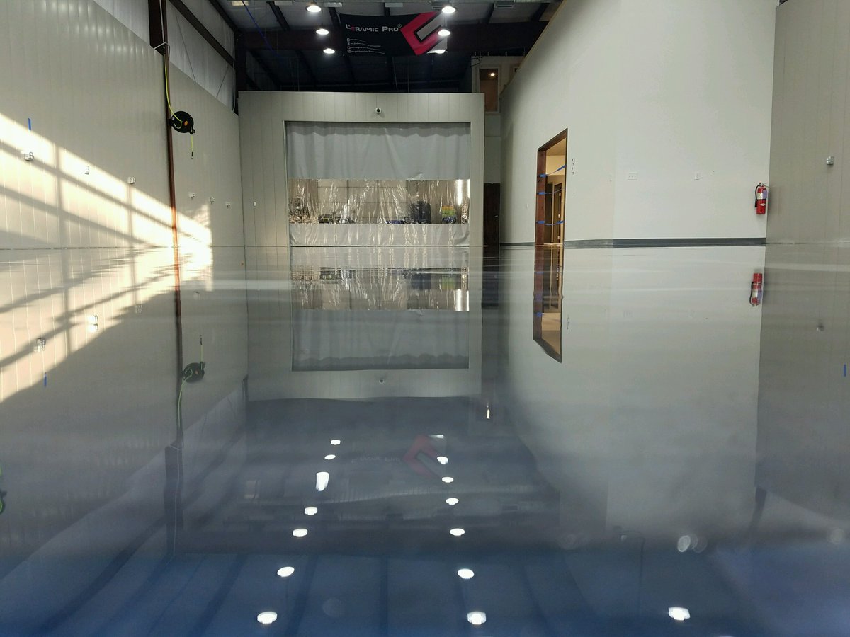 Think_Crete's tweet image. Sooo...they wanted a 'mirror finish'. #metallicepoxy #topcoat #smoothasglass #shineteknwa #NWARK #NWA #EPOXYFLOORS