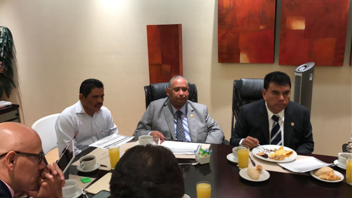 alvar_rubio's tweet photo. Participamos en reunión del sector agropecuario con el titular de la SEDAFPA rumbo al presupuesto 2017 #Oaxaca #legislandocontigo https://t.co/GVUz8zm5SS