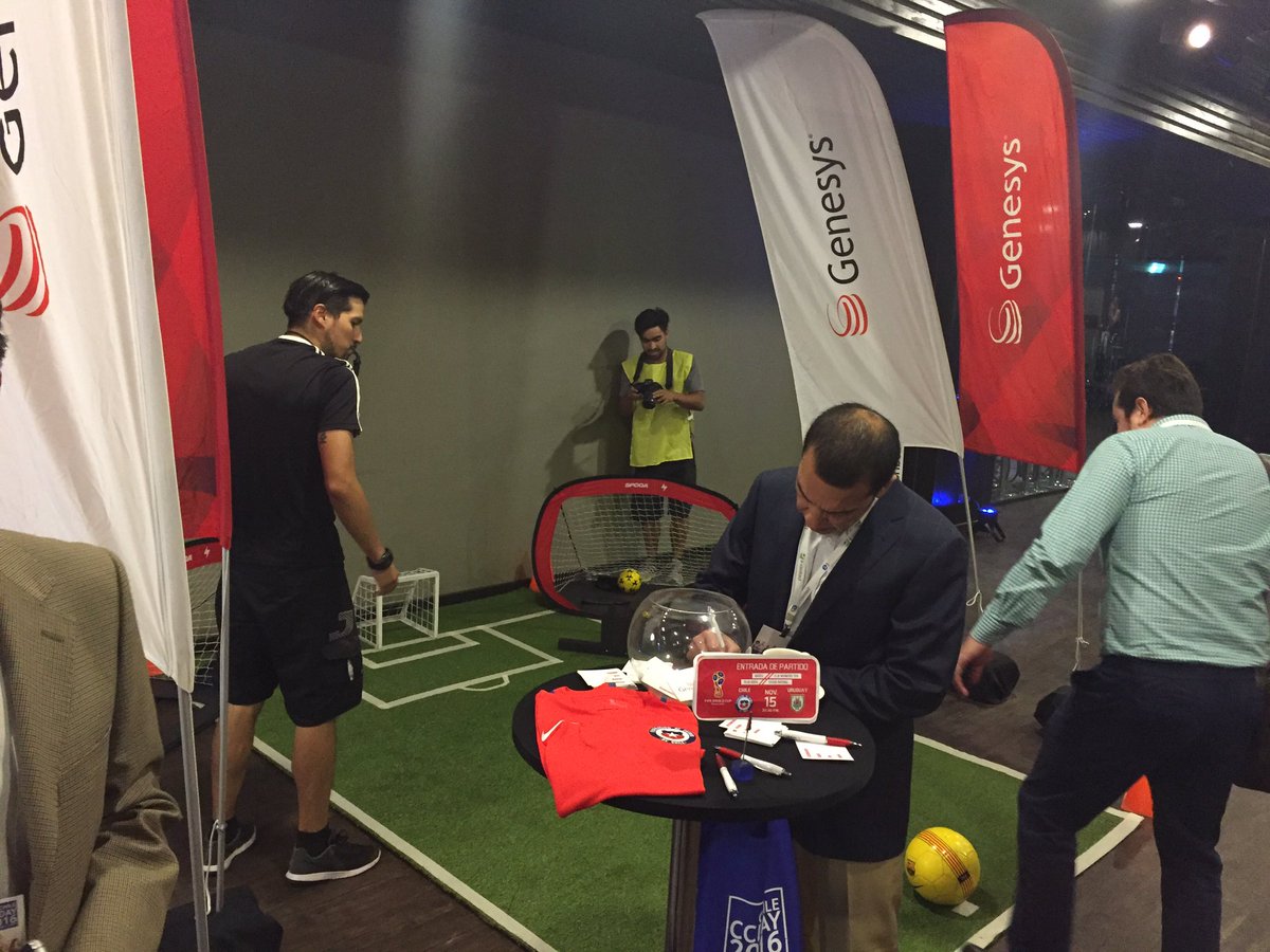 nony_casadidio's tweet photo. Seguimos en el #CCDAY2016. Jugando y divirtiéndonos con nuestros Clientes @Genesys_LATAM https://t.co/SH36S7Toyh