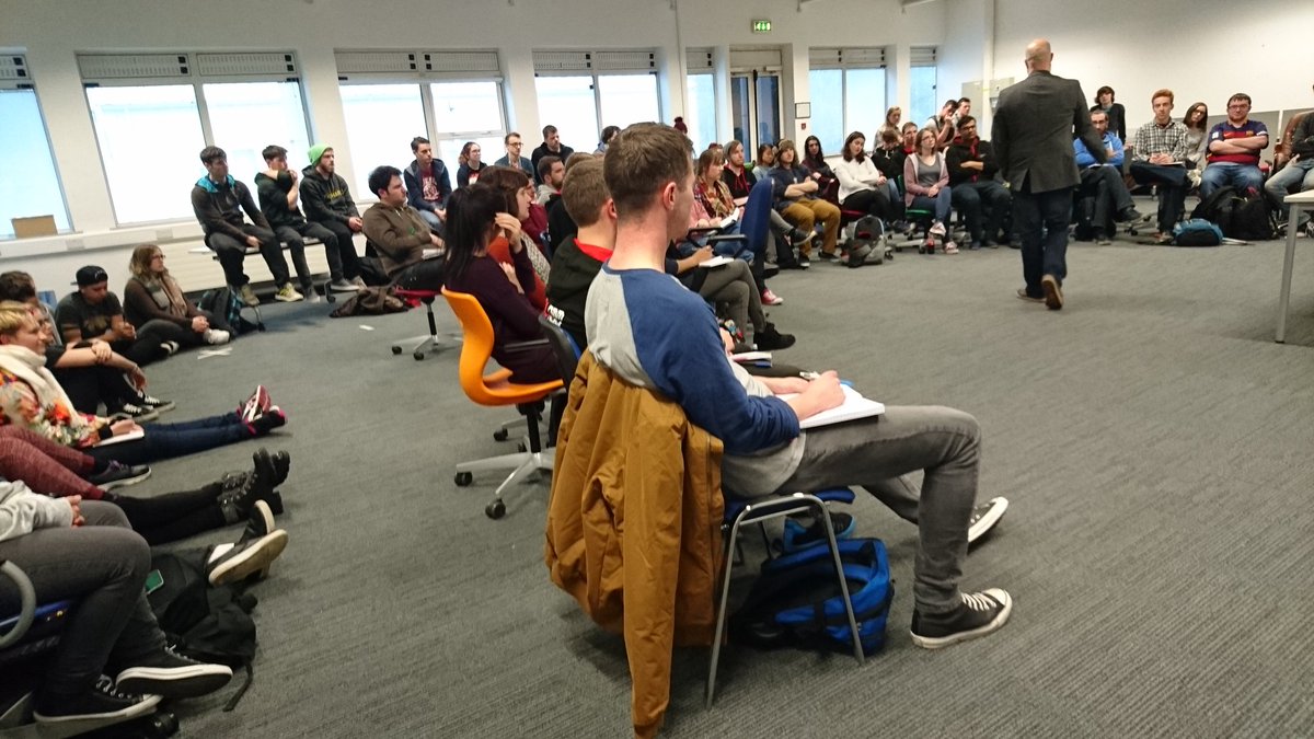 topgold's tweet image. Sitting on the floor with 88 other people listening to @saorog&apos;s insider view of getting hired as a creative. #designfest