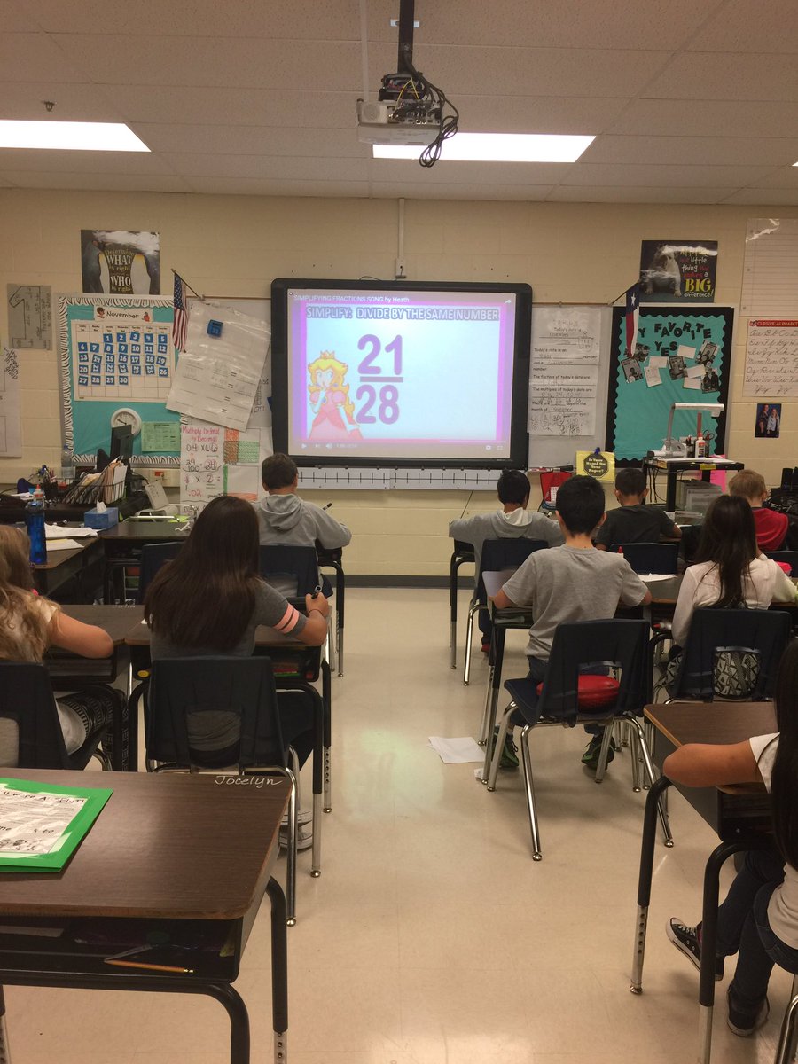 TraciContreras_'s tweet photo. Finding the GCF to put fractions in lowest terms today! @torivielma #factorU-turn #ott5th #nisdott https://t.co/VwCcSW42xT