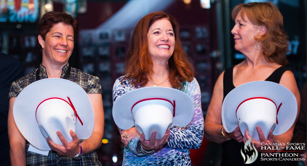 CurlingCanada's tweet photo. Tune in on Nov 14 at 7pm ET on @Sportsnet to watch @cbccolleenjones &amp; @CANsportshall #Induction2016 presented by @CanadianTire https://t.co/QVxTrXix0q
