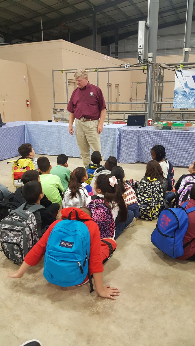 mlhausler's tweet photo. Myers 4th graders at Kids &amp; Kows &amp; More! @NISDMyers https://t.co/YWXXcArzMU