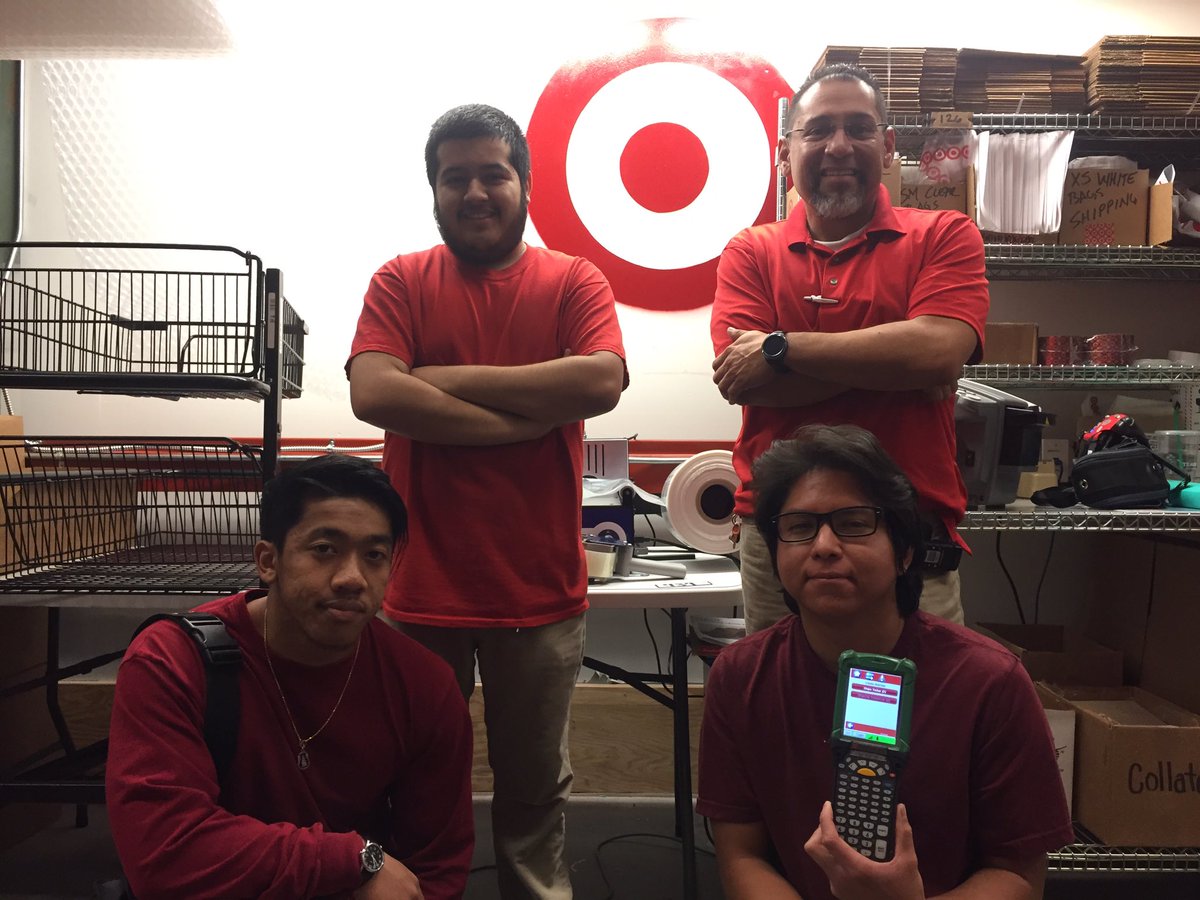 austinghawes's tweet photo. Our stellar flexible fulfillment team is ready to pick our first SFS orders!  #T2609 #worksomewhereyoulove #logistics #winQ4 @schendeeezy https://t.co/sSrgMqsovd