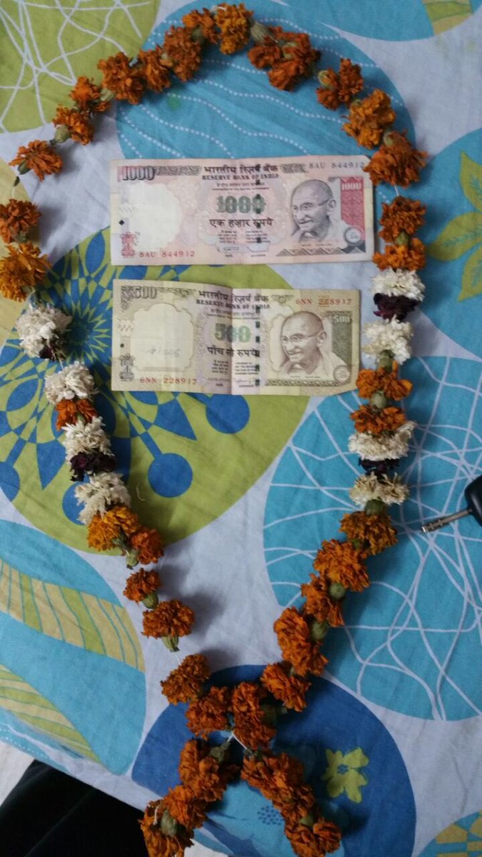 urstruly_Nanii's tweet photo. #RIP #Rs500 #Rs1000
PM #ModiDecision to #Ban notes https://t.co/ILMPVot4HQ