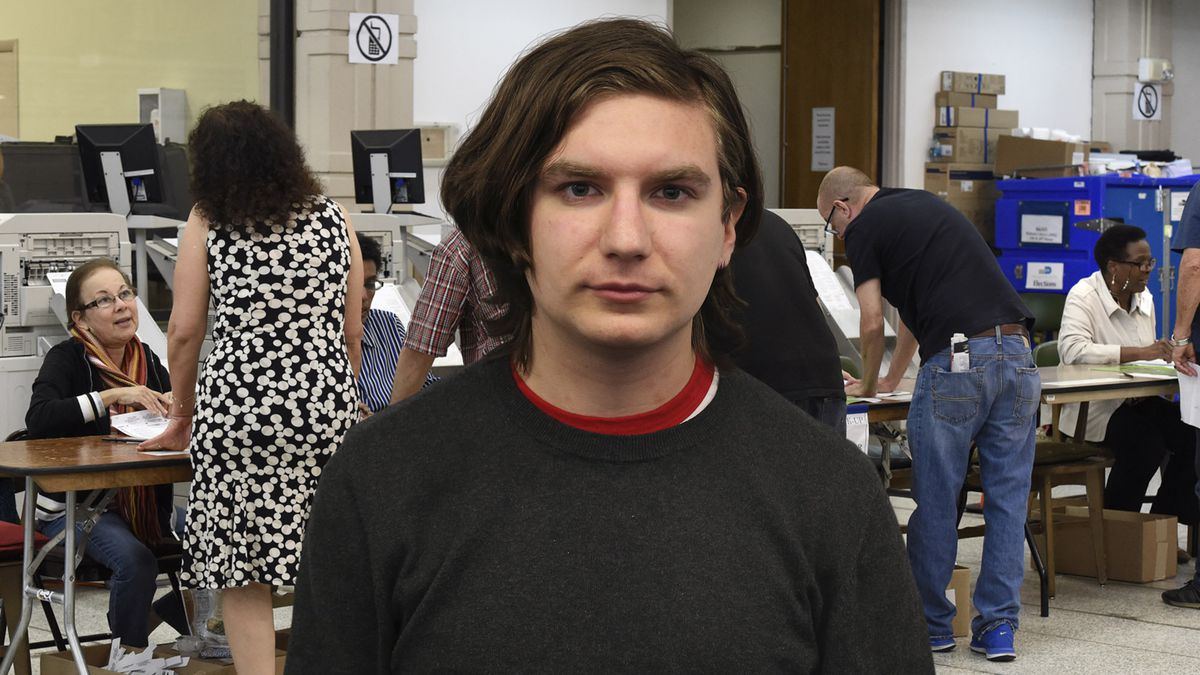 TheOnion's tweet image. Disappointed First-Time Voter Thought He Was Going To Get To Pull Big Lever trib.al/lAUK037