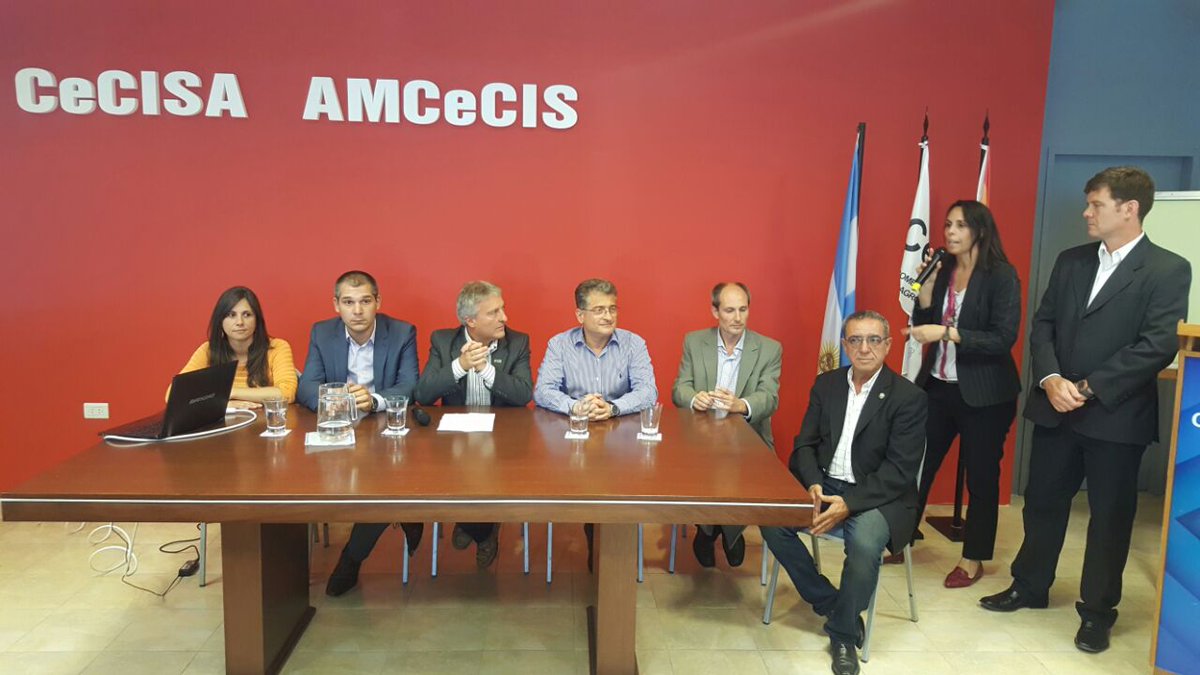 LichiScarlatto's tweet photo. #RioTercero #NuevaLeyPyme
junto: @LauraLabat,Sec.Pyme Grunahut/Correa, BICE Ghirardi.
Organizada por #CeCISA, Des.Munic. y C.C. Económicas. https://t.co/XrFSfCWz5Q